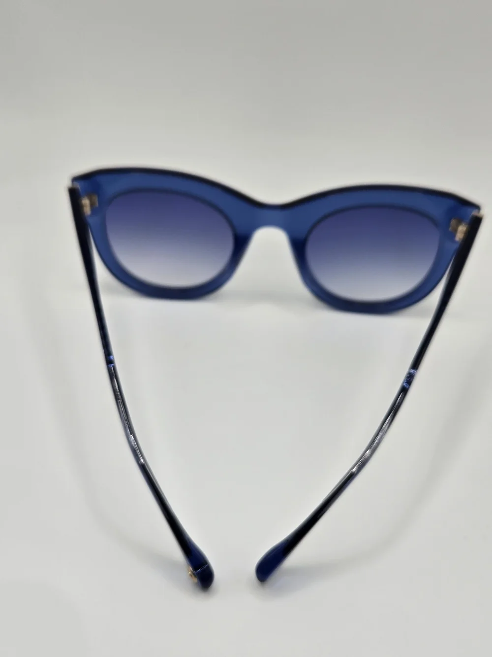 Aperçu sunglasses featuring a bold acetate frame and gold tone branding